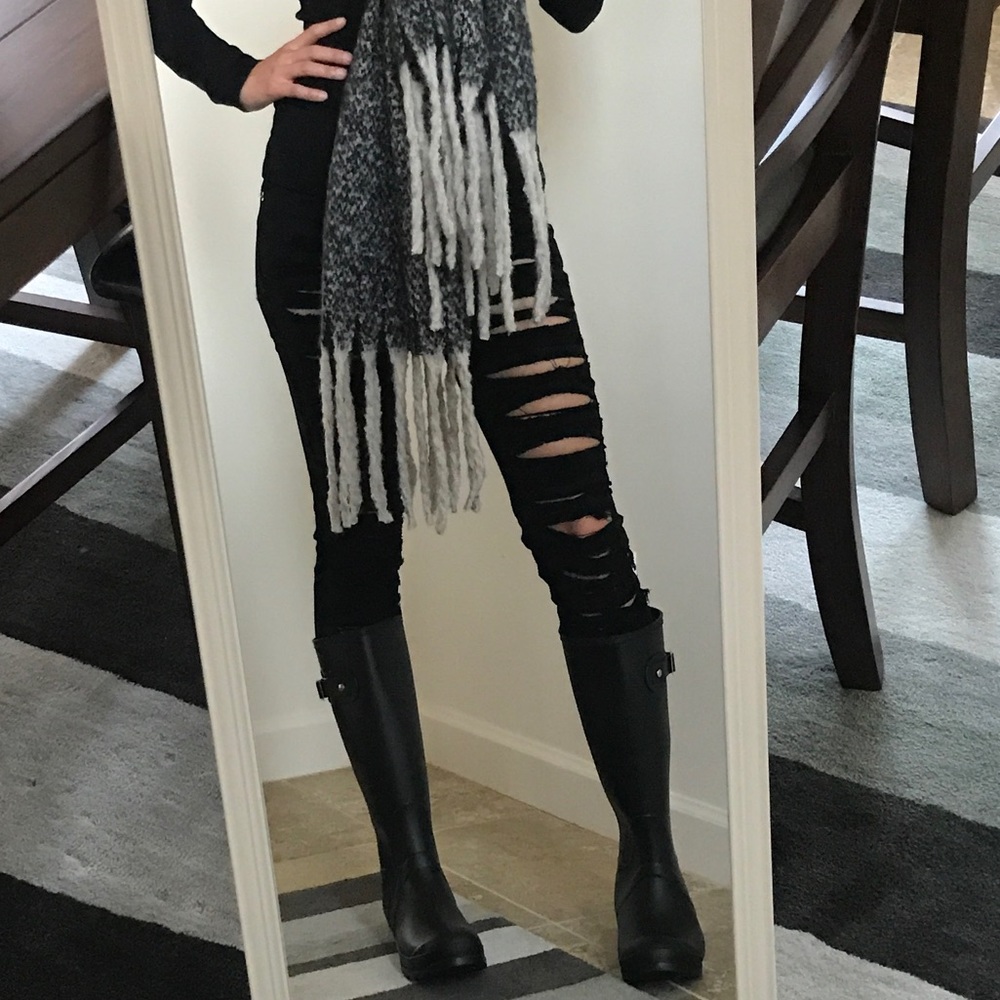 Women’s Black Ripped Skinny Jeans - Picture 2 of 8